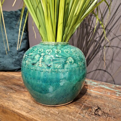 Zielony ceramiczny wazon.
